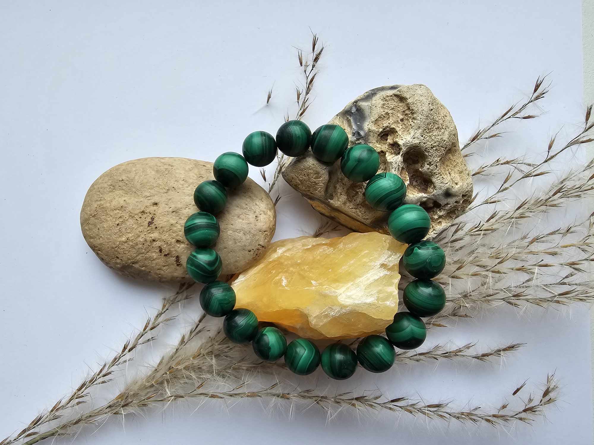 Malachitas (šeima, gausa, meilė, dėmesys)