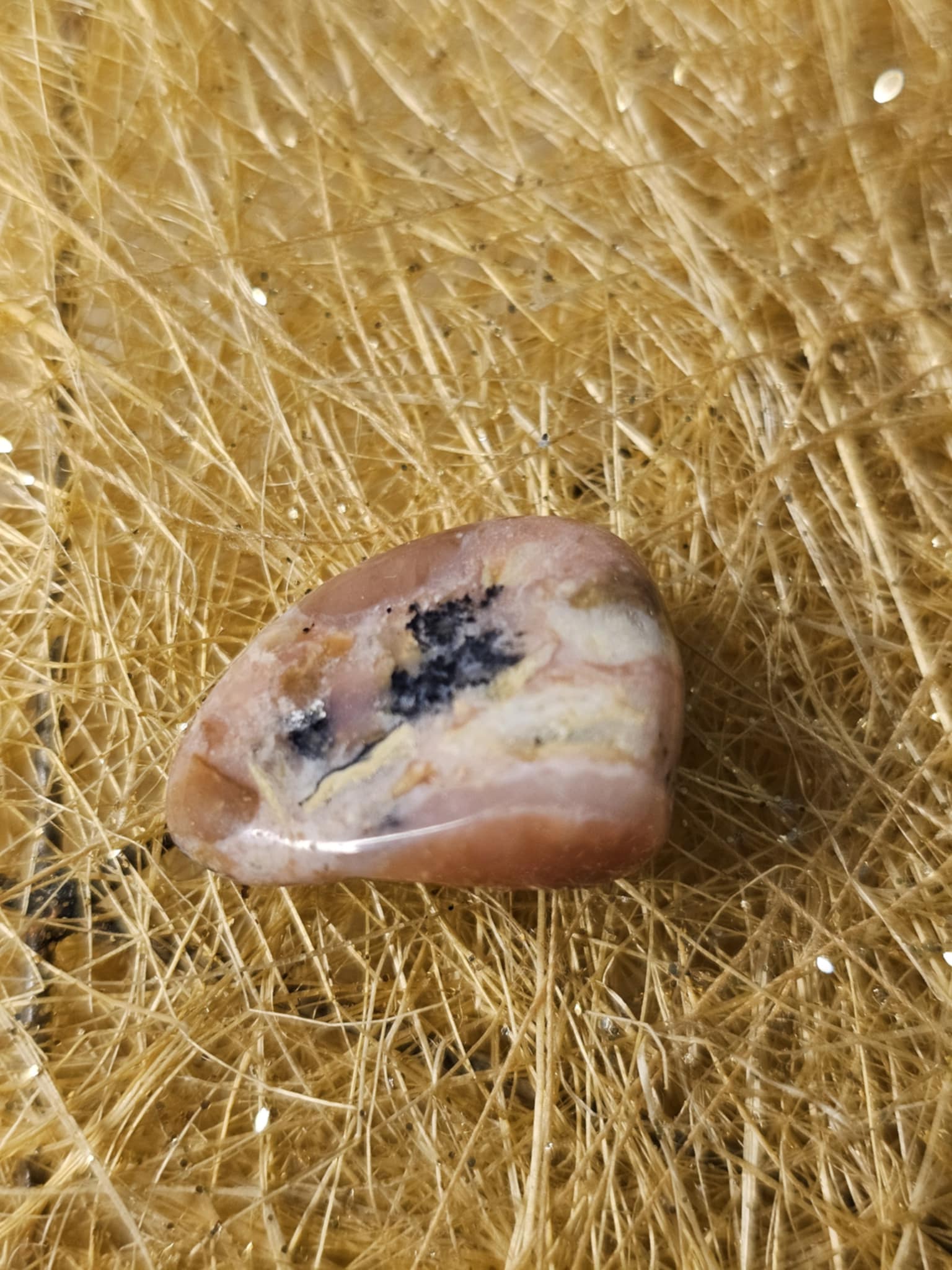 Opalas pakabukas (gydo širdį, nuoskaudų paleidimas)