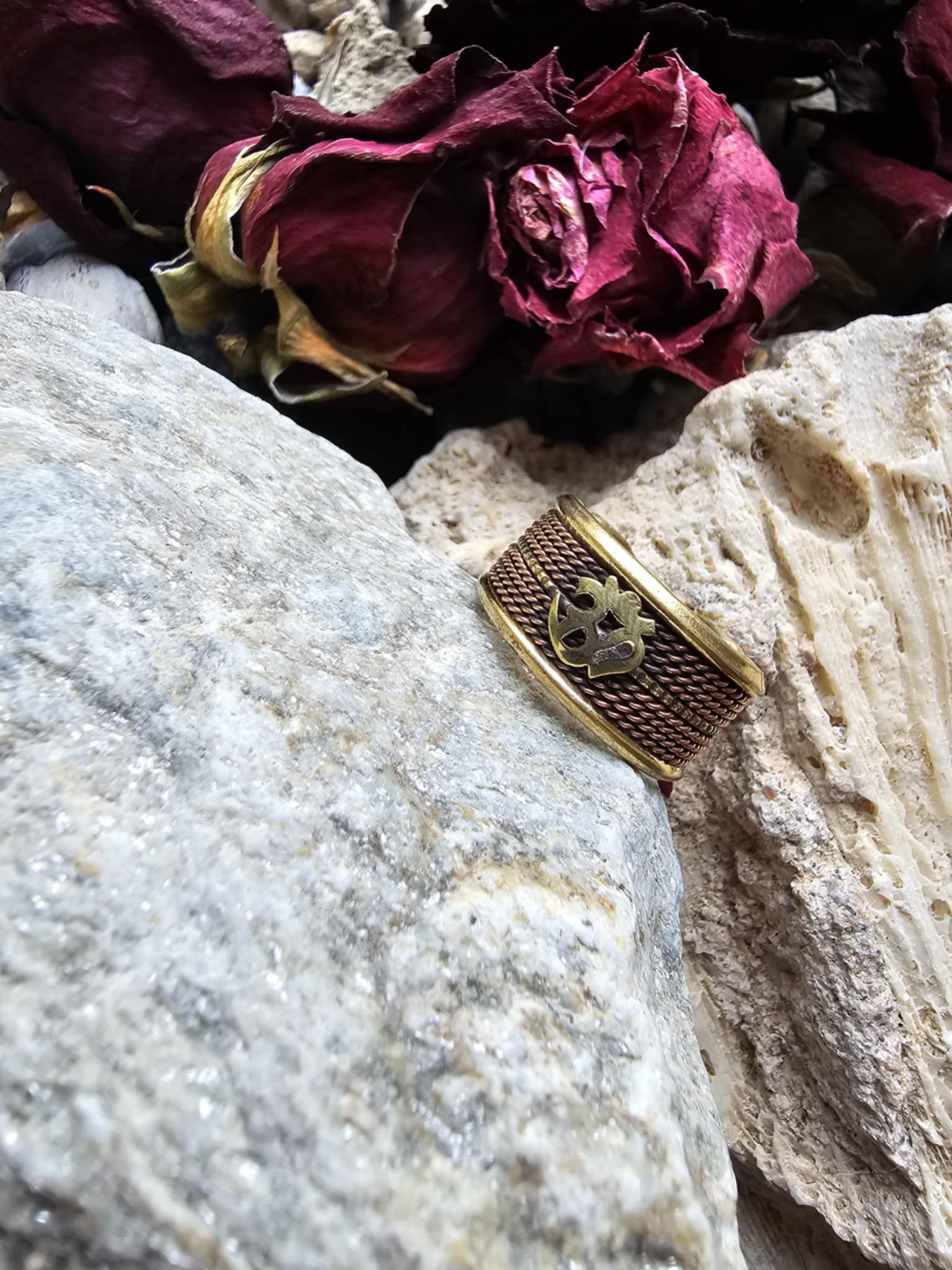 OM žiedas varis ir žalvaris (gyduolis, apsauga)