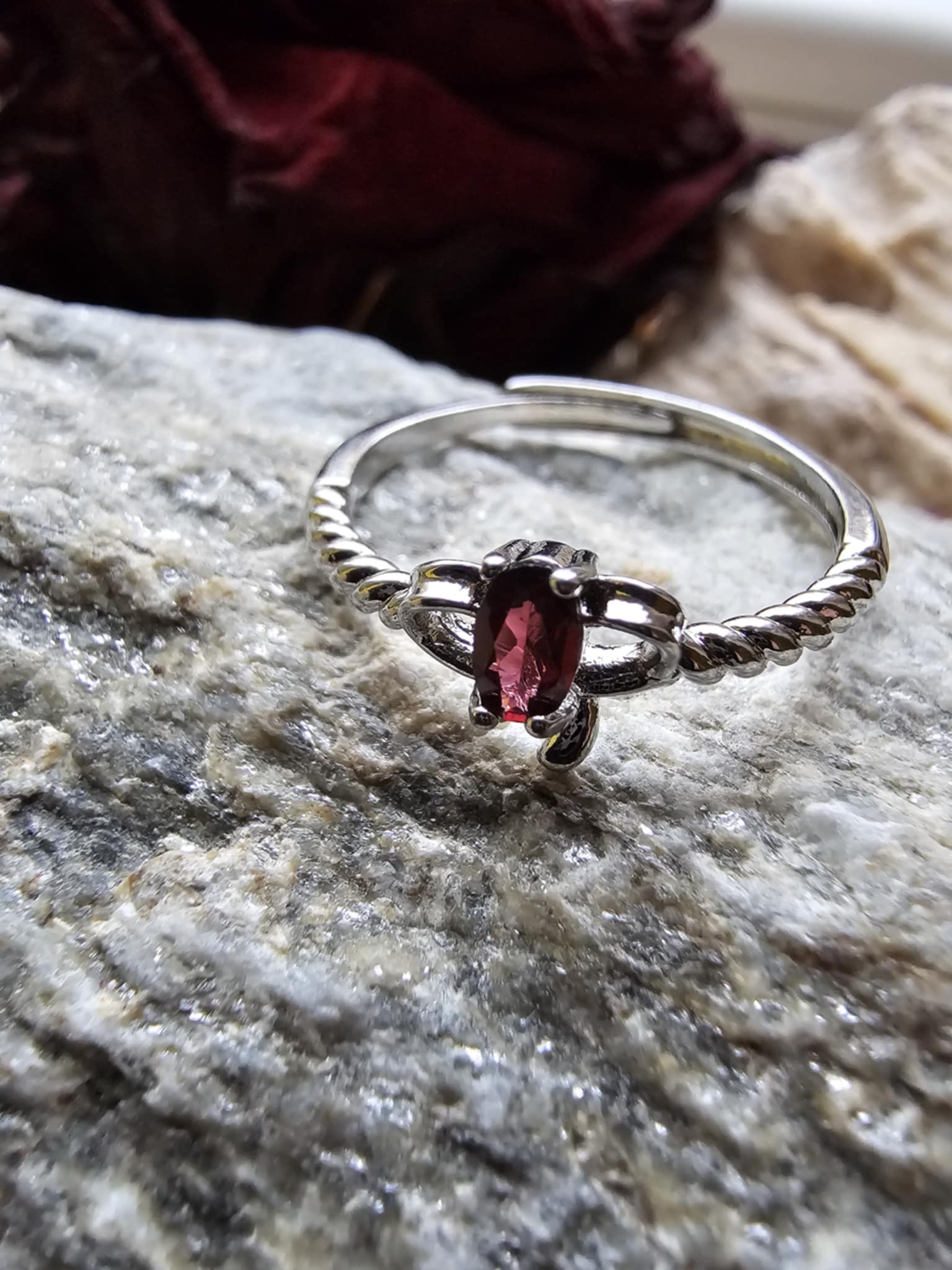 Turmalinas žiedas (meilė,