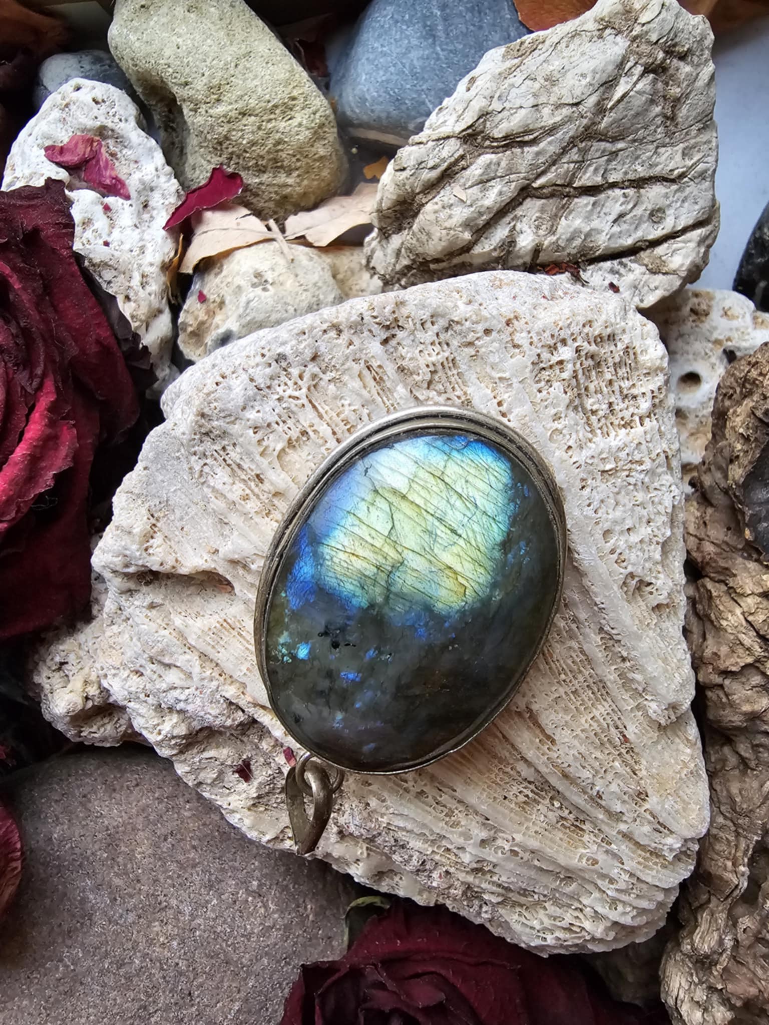 Labradoritas pakabukas (apsauga, energija)