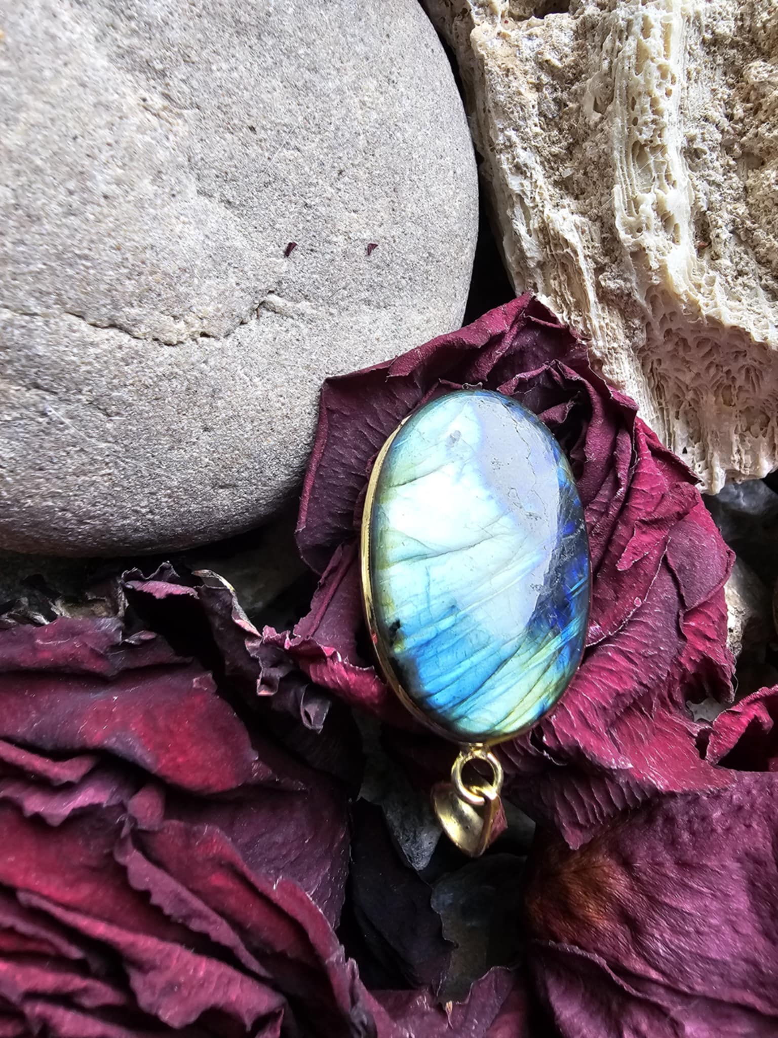 Labradoritas pakabukas (apsauga, energija)