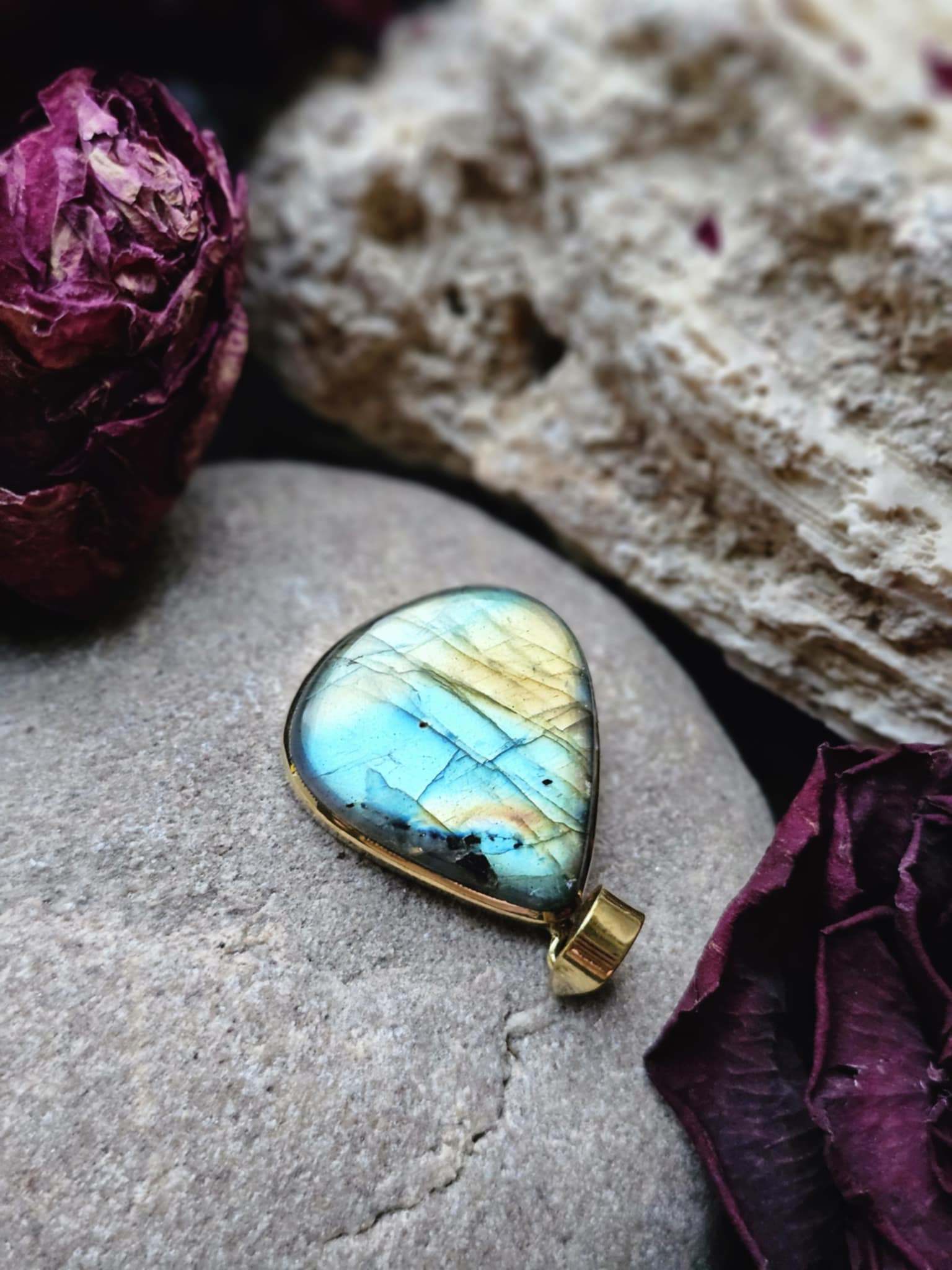 Labradoritas pakabukas (apsauga, energija)