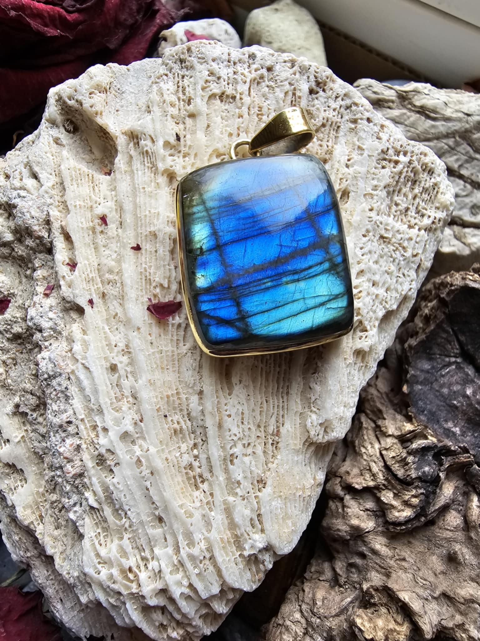 Labradoritas pakabukas (apsauga, energija, ryžtas)