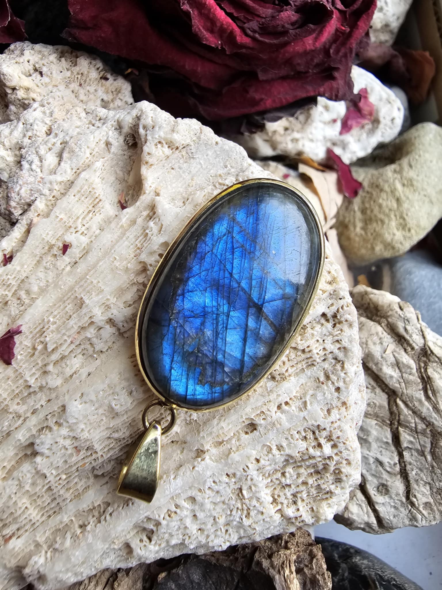 Labradoritas pakabukas (apsauga, ryžtas, energija)