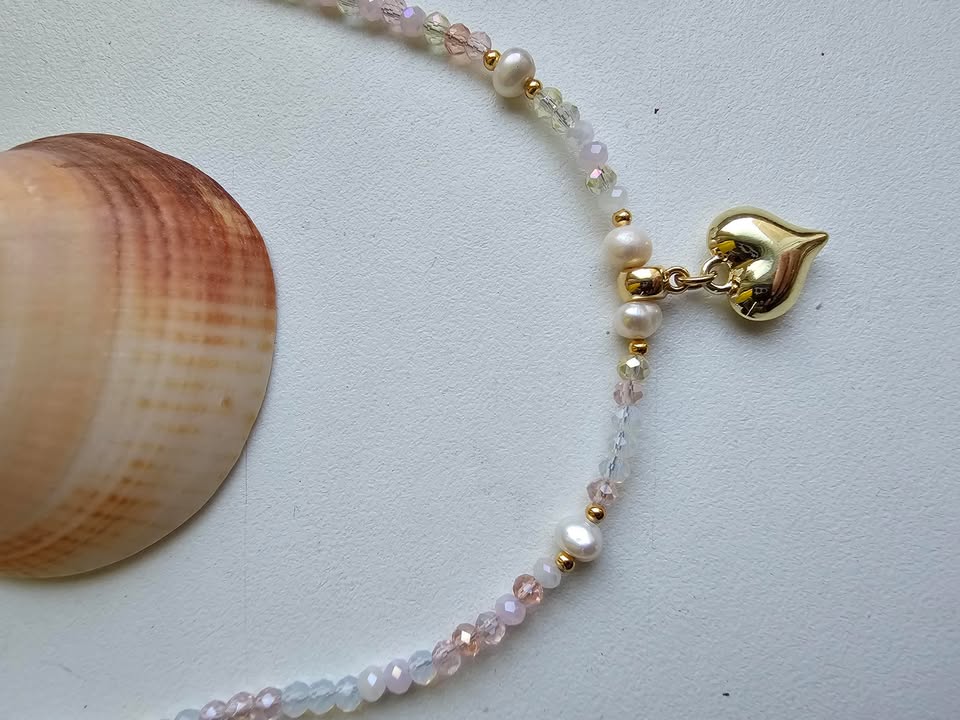 Vėrinys "Spindinti moteris"