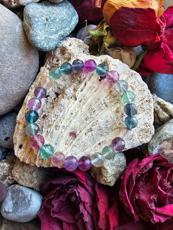 Fluoritas (atsinaujinimas, drąsa, pasitikėjimas)