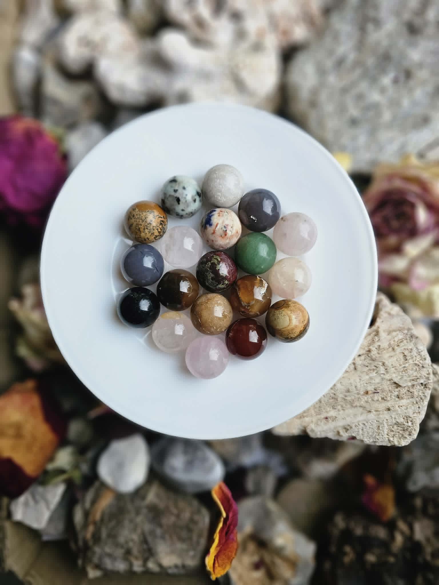 Kristalų miksas įvairūs (2 cm sferos)