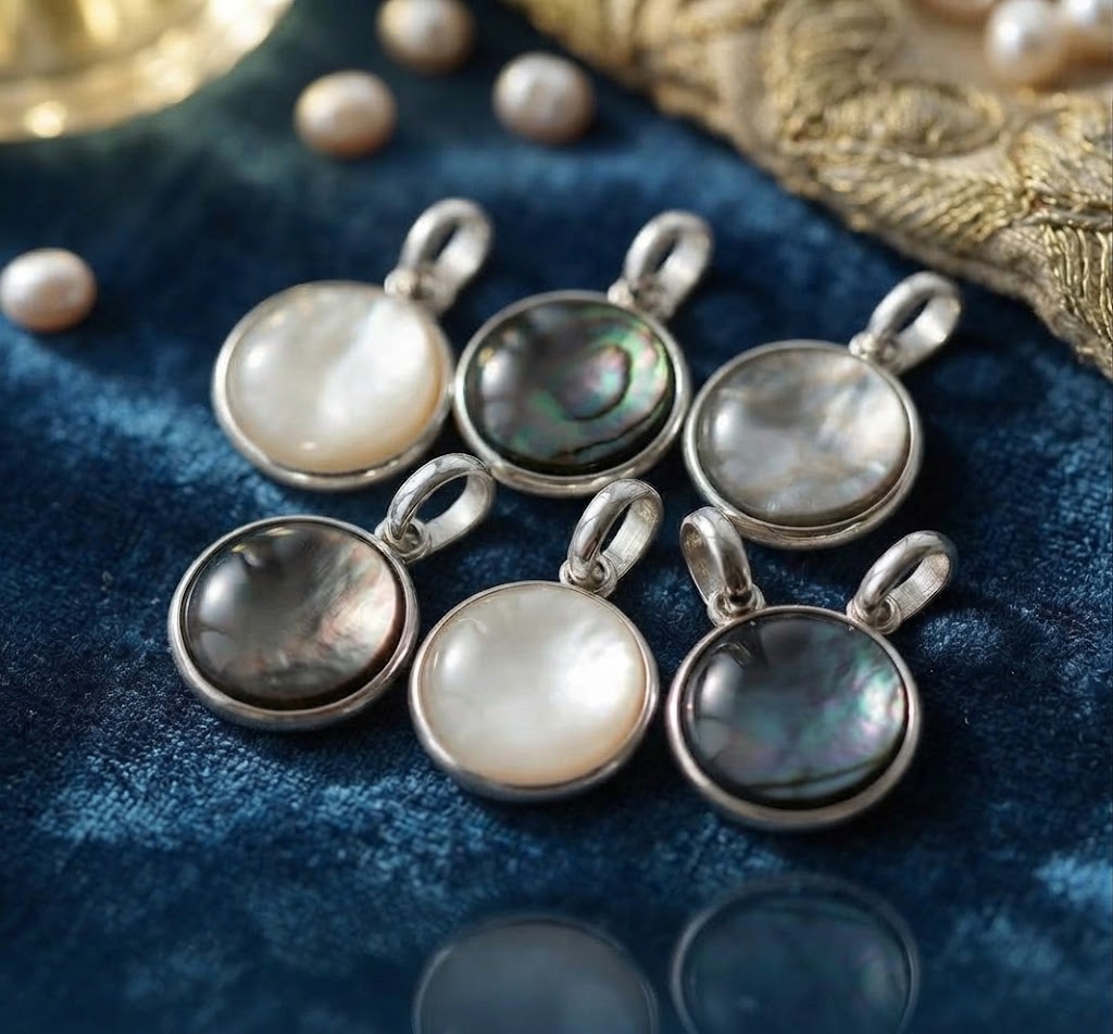 "šeimos ir motinystės talismanas" perlas perlamutras sidabras pakabukas
